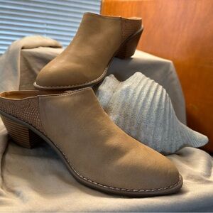 Tan Women's Slip-On Shoes (never worn)